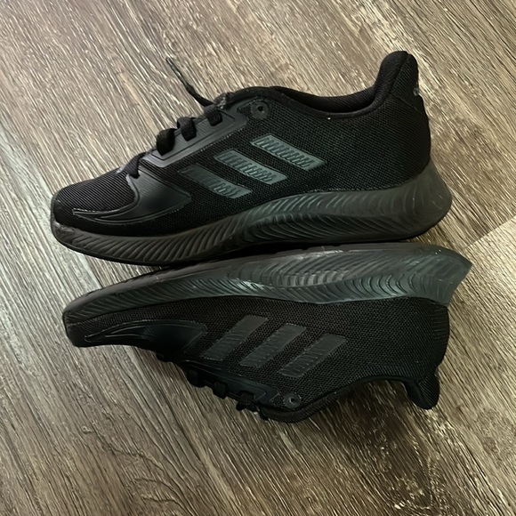 Sneakers - Picture 4 of 5